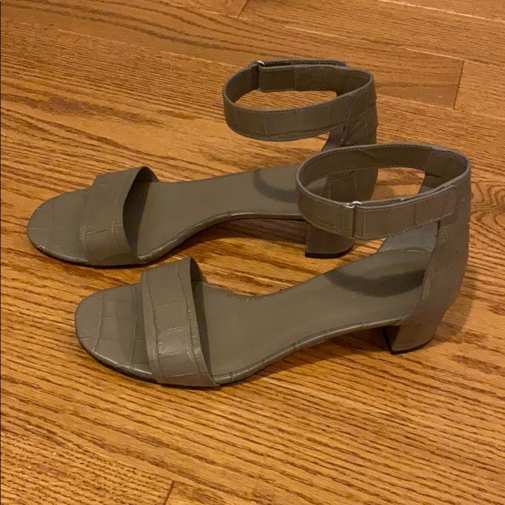 Vince Rita Croc Leather Grey Ankle Strap Sandals 8